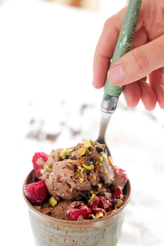 Sugar Free Chocolate Ice Cream | Raising Sugar Free Kids - this ice cream is delicious, creamy and chocolatey, but is also sugar free! Perfect for summer days when ice creams are sold everywhere, and really easy and cheap to make, so you get to save money as well as be healthier!
